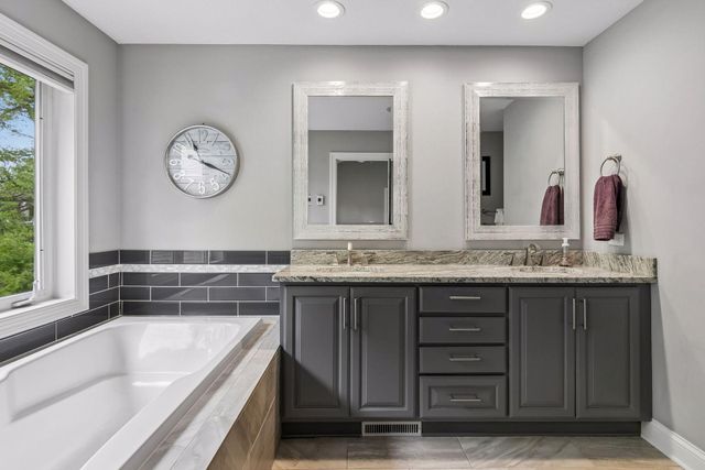 18291 Jacquard Path, Lakeville, MN 55044