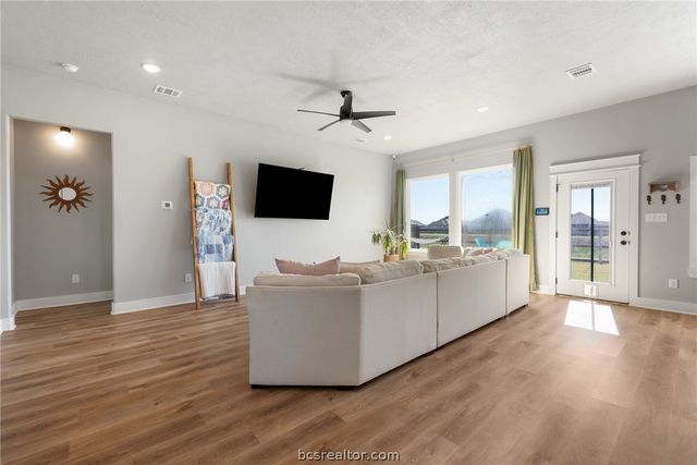 244 Brazos Bend, Snook, TX 77879