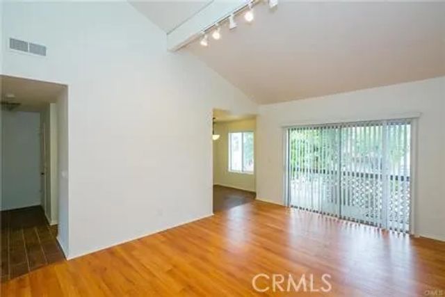 700 W La Veta Avenue R6, Orange, CA 92868