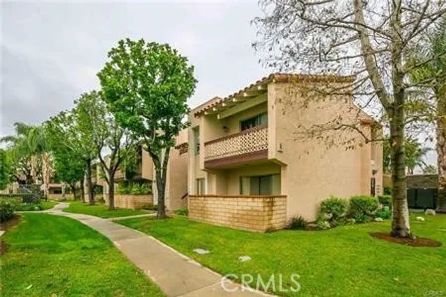 700 W La Veta Avenue R6, Orange, CA 92868