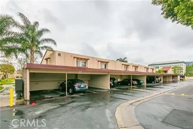 700 W La Veta Avenue R6, Orange, CA 92868