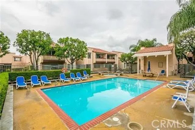 700 W La Veta Avenue R6, Orange, CA 92868