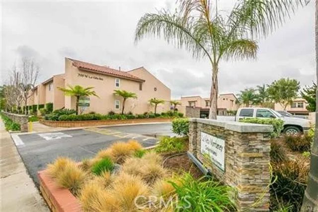 700 W La Veta Avenue R6, Orange, CA 92868