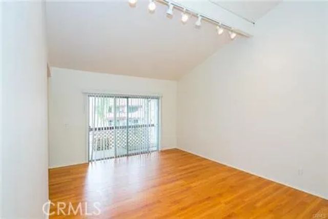 700 W La Veta Avenue R6, Orange, CA 92868