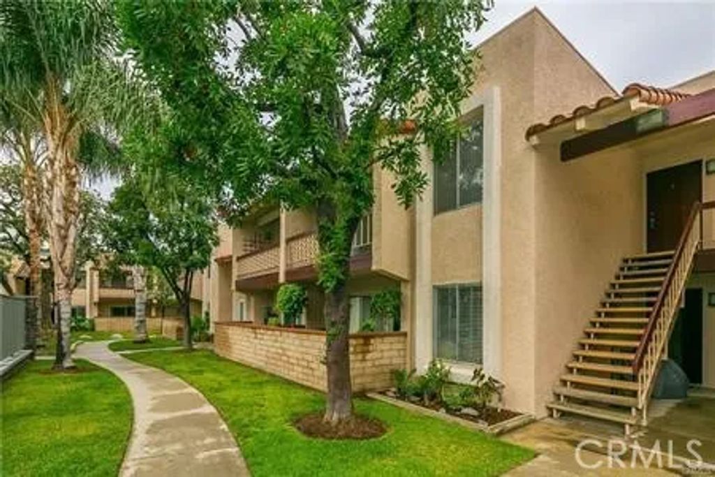 700 W La Veta Avenue R6, Orange, CA 92868