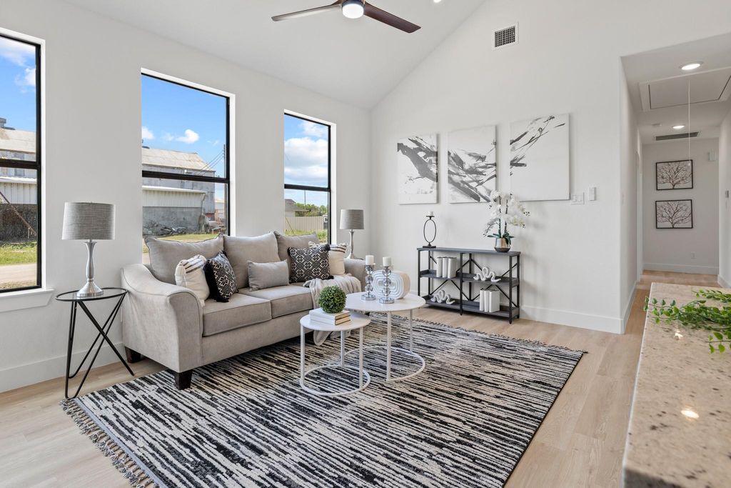 201 S 2nd Street, Beasley, TX 77417