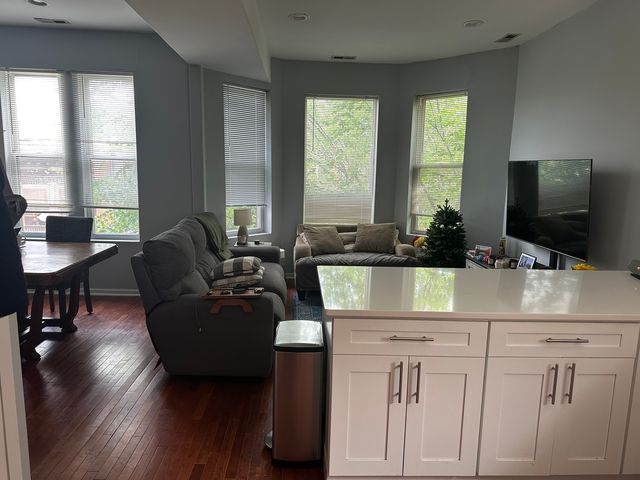 2347 W Thomas Street 3F, Chicago, IL 60622