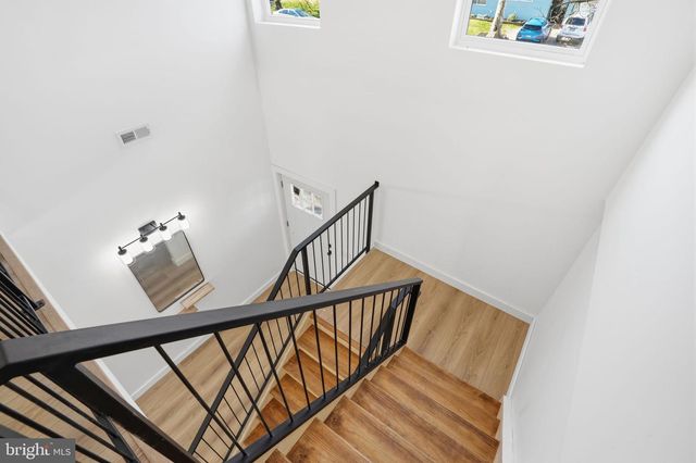 6 STARLIGHT LN, Levittown, PA 19055