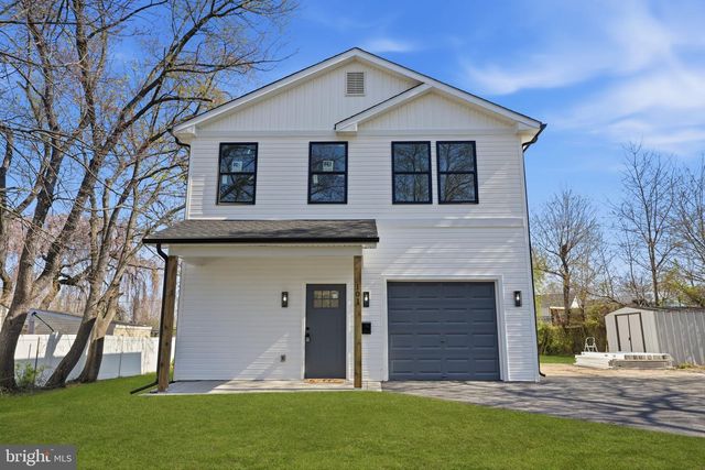 6 STARLIGHT LN, Levittown, PA 19055