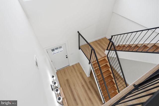 6 STARLIGHT LN, Levittown, PA 19055