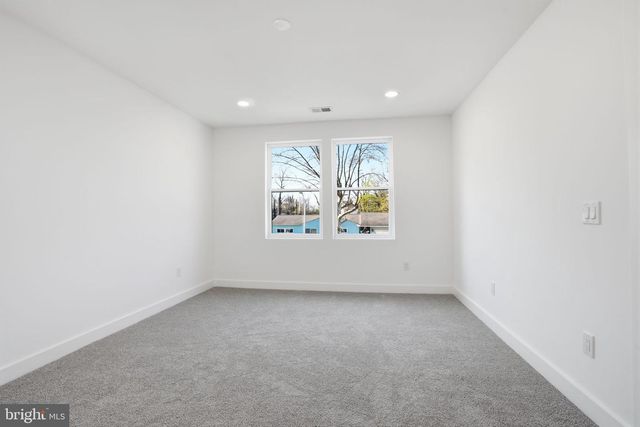 6 STARLIGHT LN, Levittown, PA 19055