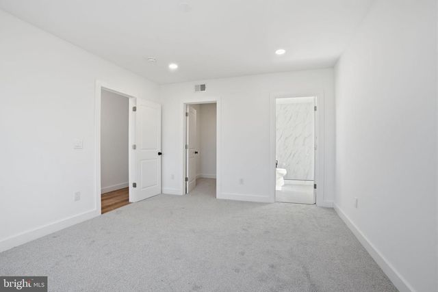 6 STARLIGHT LN, Levittown, PA 19055
