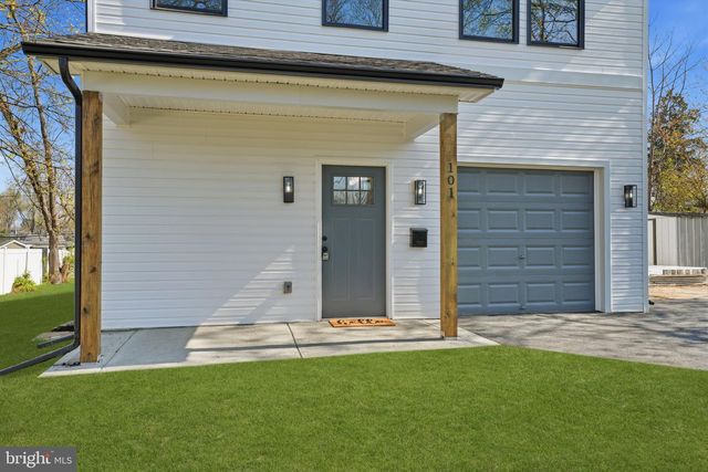 6 STARLIGHT LN, Levittown, PA 19055