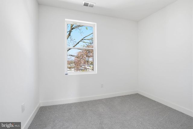 6 STARLIGHT LN, Levittown, PA 19055