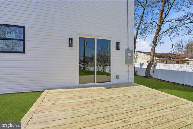 6 STARLIGHT LN, Levittown, PA 19055