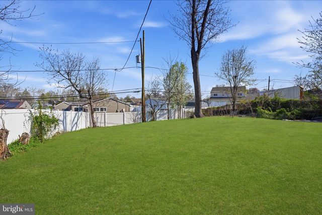 6 STARLIGHT LN, Levittown, PA 19055