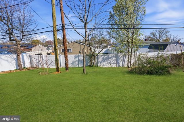 6 STARLIGHT LN, Levittown, PA 19055