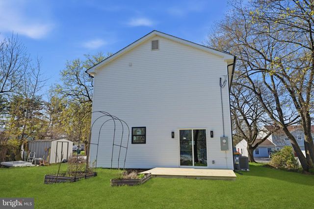 6 STARLIGHT LN, Levittown, PA 19055