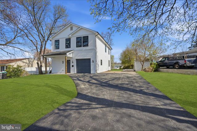6 STARLIGHT LN, Levittown, PA 19055