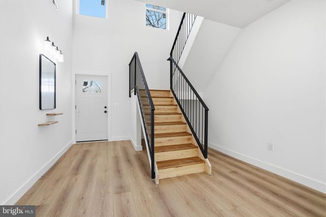 6 STARLIGHT LN, Levittown, PA 19055