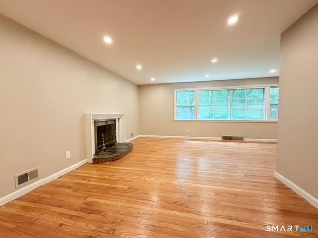 1 Long Hill Terrace, New Haven, CT 06515