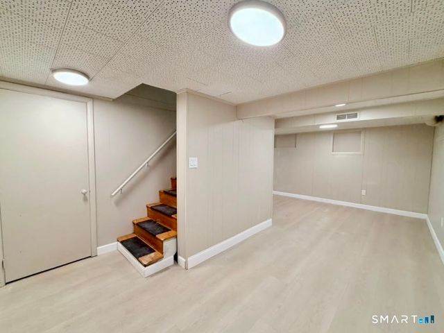 1 Long Hill Terrace, New Haven, CT 06515