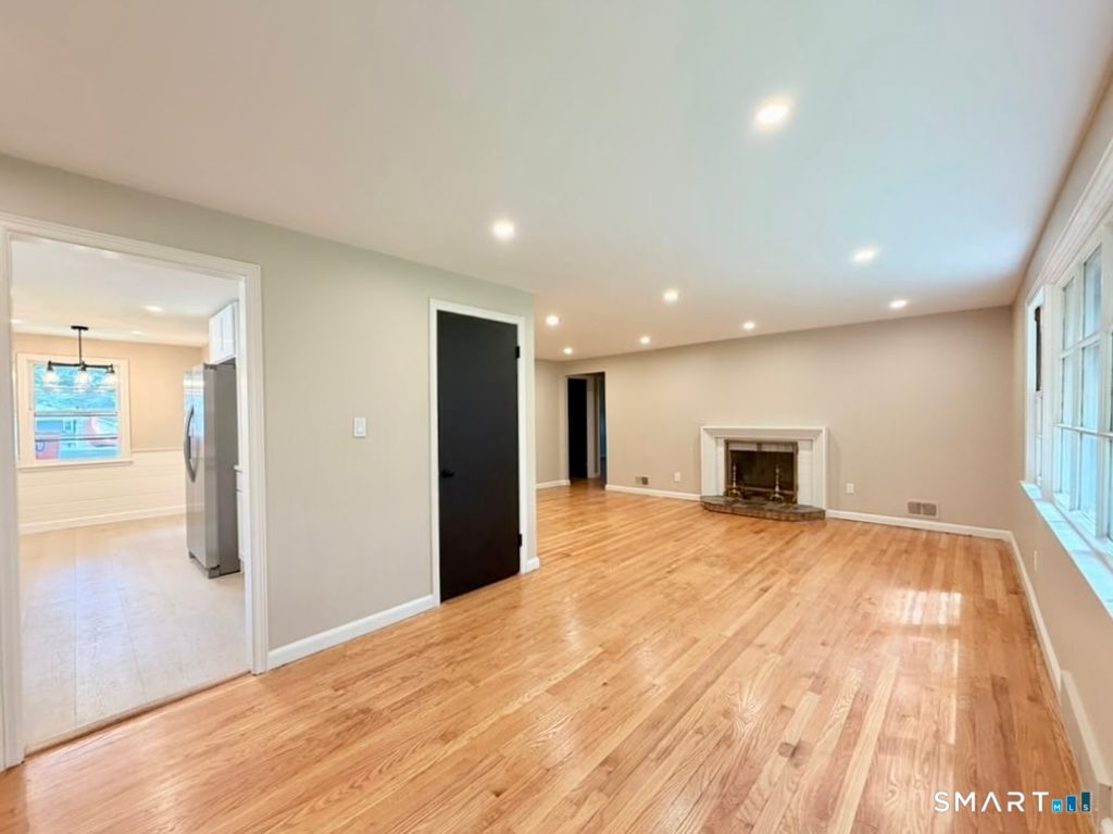 1 Long Hill Terrace, New Haven, CT 06515