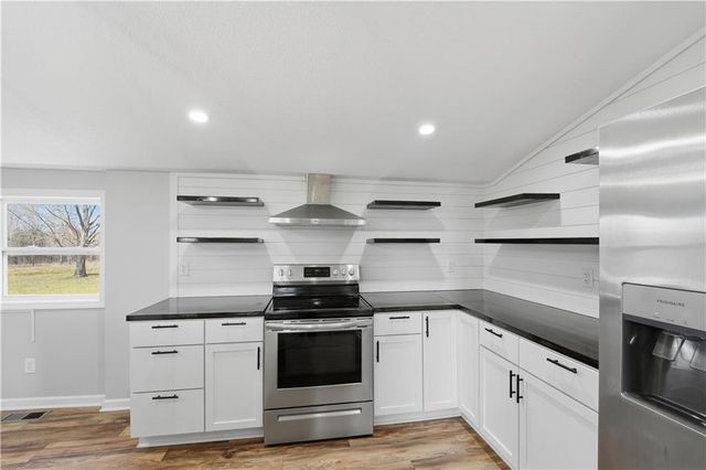 690 NE County Rd 15504 Road, Archie, MO 64725