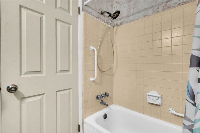 28101 Nieman Street, Saint Clair Shores, MI 48081