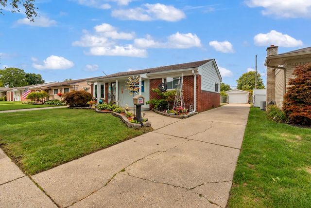28101 Nieman Street, Saint Clair Shores, MI 48081