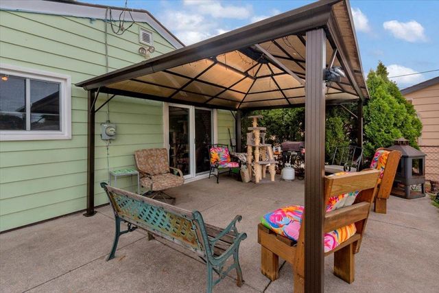 28101 Nieman Street, Saint Clair Shores, MI 48081