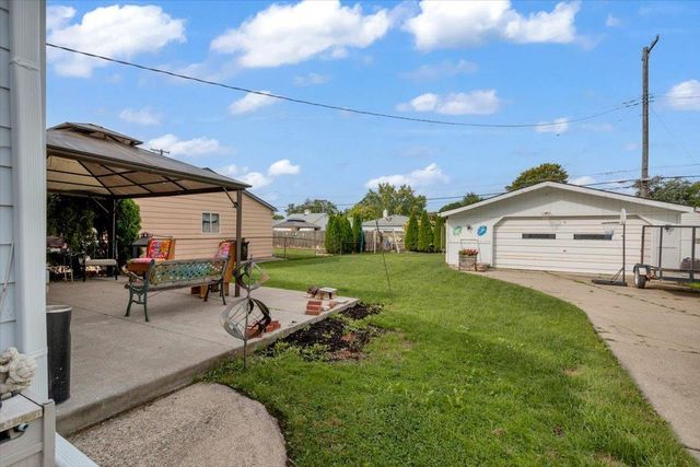 28101 Nieman Street, Saint Clair Shores, MI 48081