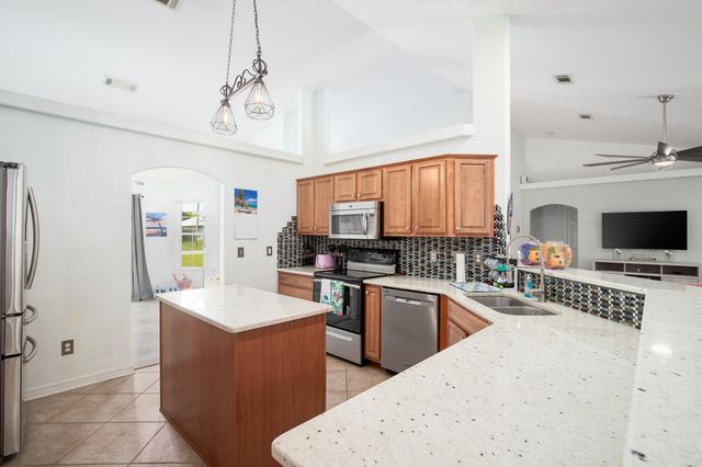6612 Fairmont Street, Navarre, FL 32566