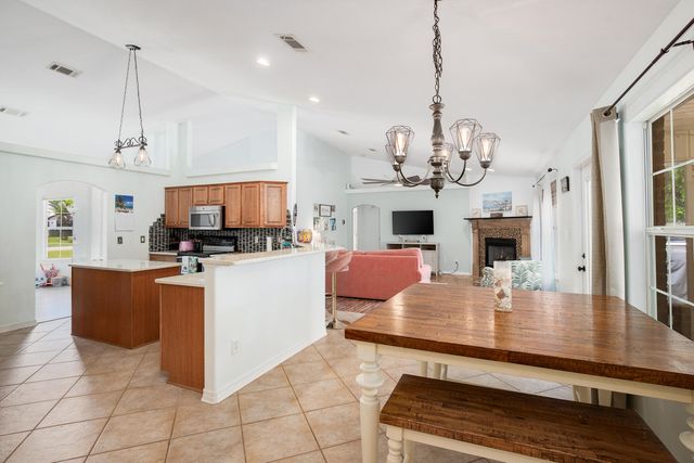 6612 Fairmont Street, Navarre, FL 32566