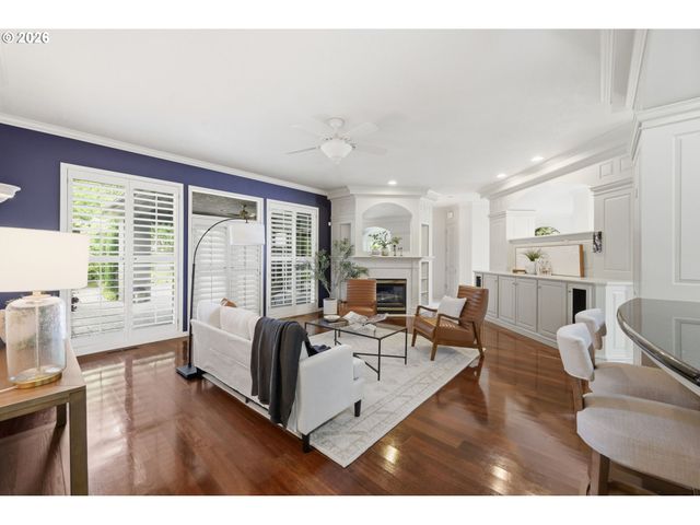 2216 LAKEVIEW Dr, Eugene, OR 97408