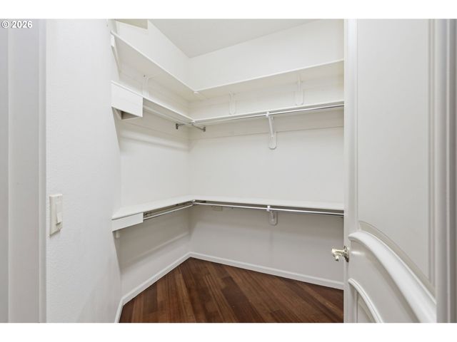 2216 LAKEVIEW Dr, Eugene, OR 97408