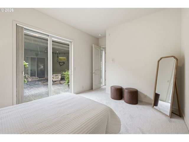2216 LAKEVIEW Dr, Eugene, OR 97408