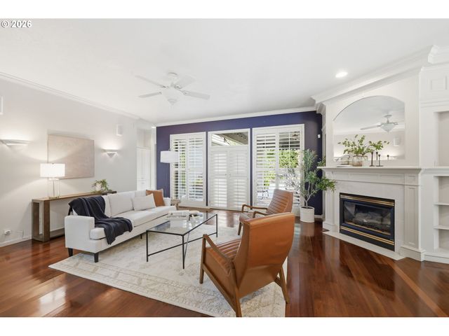 2216 LAKEVIEW Dr, Eugene, OR 97408