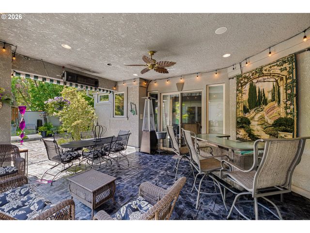 2216 LAKEVIEW Dr, Eugene, OR 97408