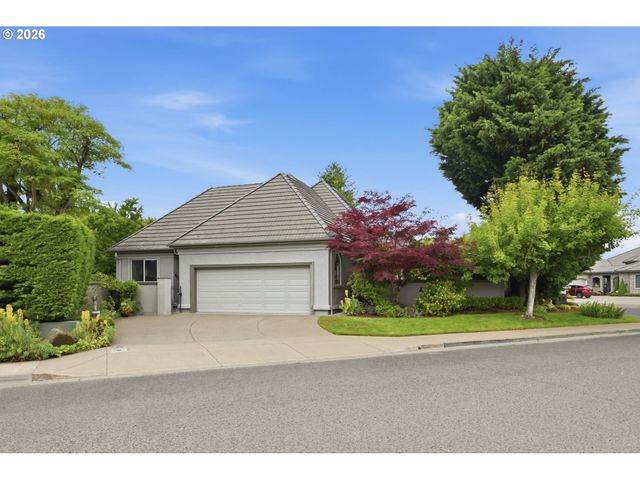 2216 LAKEVIEW Dr, Eugene, OR 97408