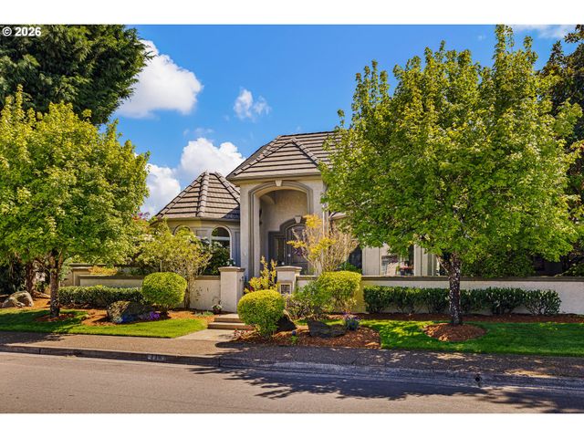 2216 LAKEVIEW Dr, Eugene, OR 97408