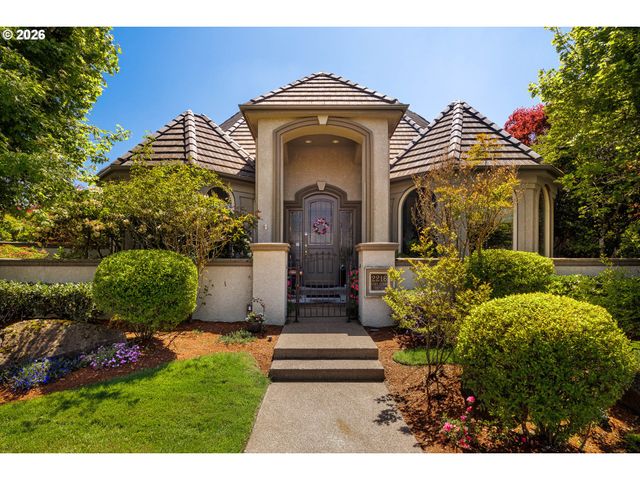 2216 LAKEVIEW Dr, Eugene, OR 97408