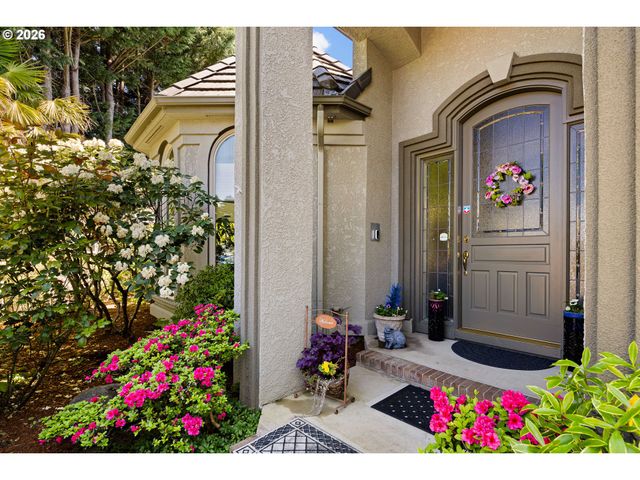 2216 LAKEVIEW Dr, Eugene, OR 97408