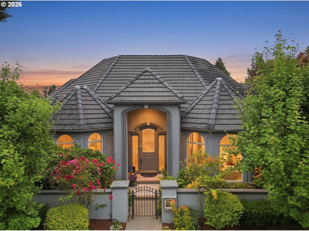 2216 LAKEVIEW Dr, Eugene, OR 97408