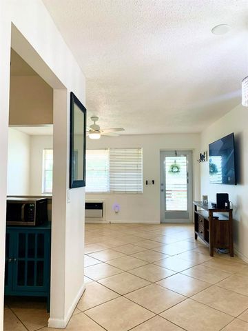 123 Canterbury E, West Palm Beach, FL 33417