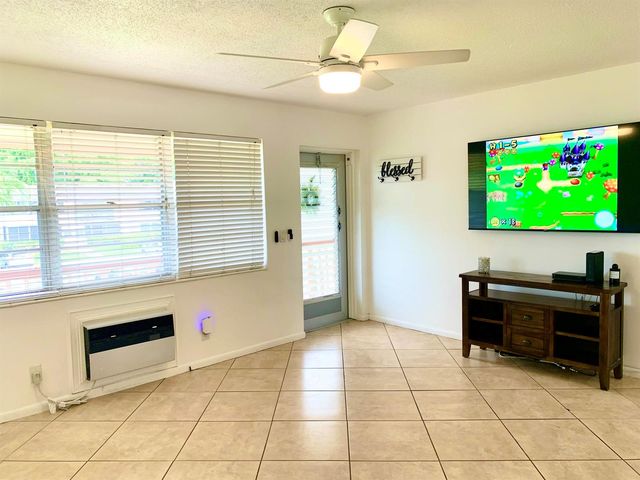 123 Canterbury E, West Palm Beach, FL 33417