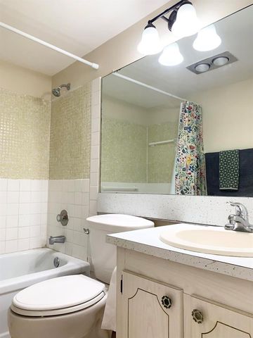 123 Canterbury E, West Palm Beach, FL 33417