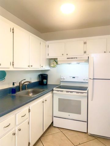 123 Canterbury E, West Palm Beach, FL 33417