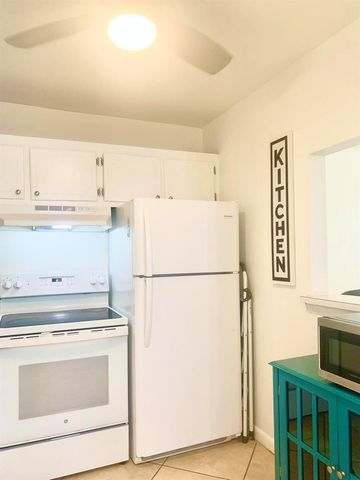 123 Canterbury E, West Palm Beach, FL 33417