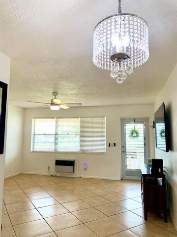 123 Canterbury E, West Palm Beach, FL 33417